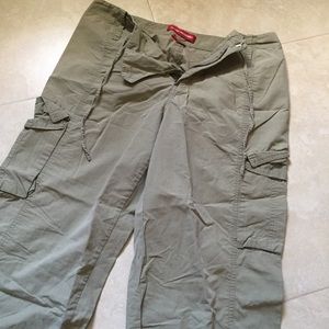 Gloria Vanderbilt cargo capris